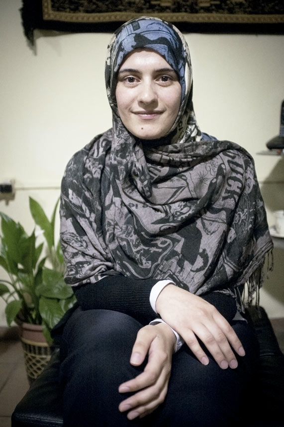 En casa de Yaafar, Maryam nos contó que no usa el hiyab en su trabajo, pero que lo lleva con orgullo por la calle.